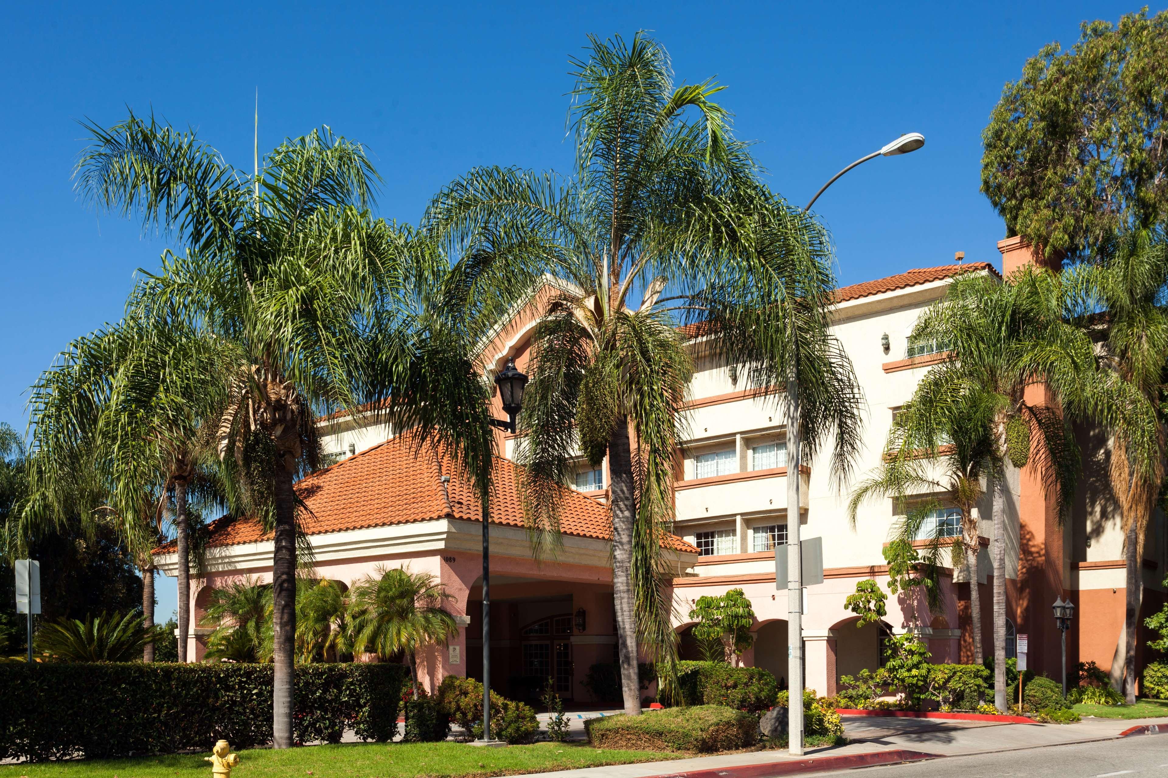 فندق South El Monteفي  فندق رامادا باي ويندهام ساوث إلمونت المظهر الخارجي الصورة
